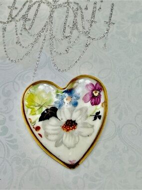 Vintage Hand painted Porcelain Brooch #cz711